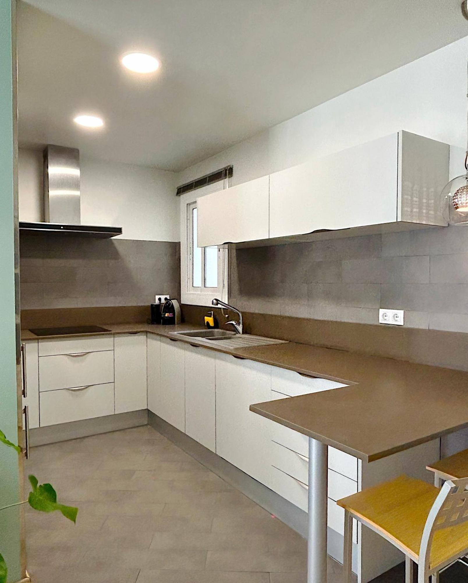 Abbott Apartment - 1 Min From The Beach - 100M2 - Sleeps 8 سيدجيس المظهر الخارجي الصورة
